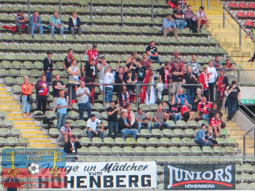 Fans von Viktoria Köln in der Krefelder Grotenburg