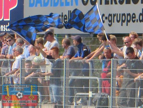 Fans des SC Wiedenbrück vor dem Spiel