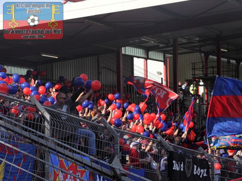 Uerdinger Fans im Stadion Niederrhein