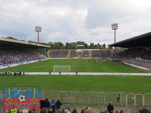 Grotenburg-Stadion Krefeld beim Einmarsch der Mannschaften