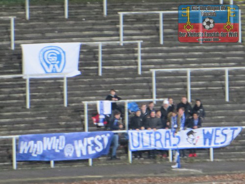 SC-Düsseldorf-West-Fans in der Krefelder Grotenburg