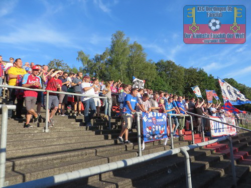 KFC-Fans im Essener Stadion Uhlenkrug