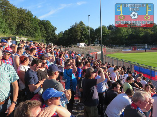 KFC-Fans im Essener Stadion Uhlenkrug