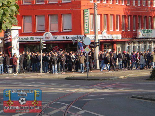 Uerdinger Fans vor der Abfahrt nach Wuppertal
