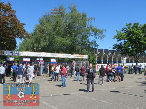 Haupteingang des Grotenburg-Stadions vor dem Spiel gegen den WSV